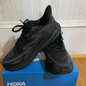 Black W Clifton 9 Hoka size 10B